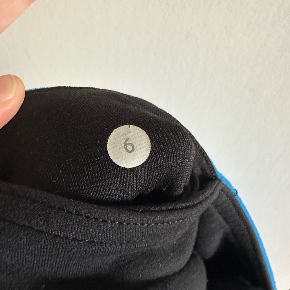Lululemon Athletica Reversible Beaming Blue/Black Wunder Under Crop size 6 - Picture 14 of 14